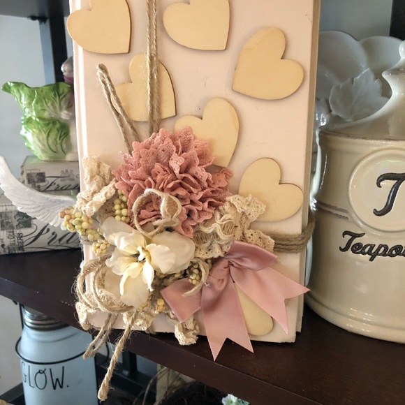 SALE🌸Adorable Book Stack🌸 - Picture 8 of 8